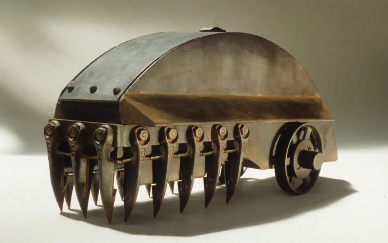 Bug, Steel, 11 x 10 x 23 inch, 1992